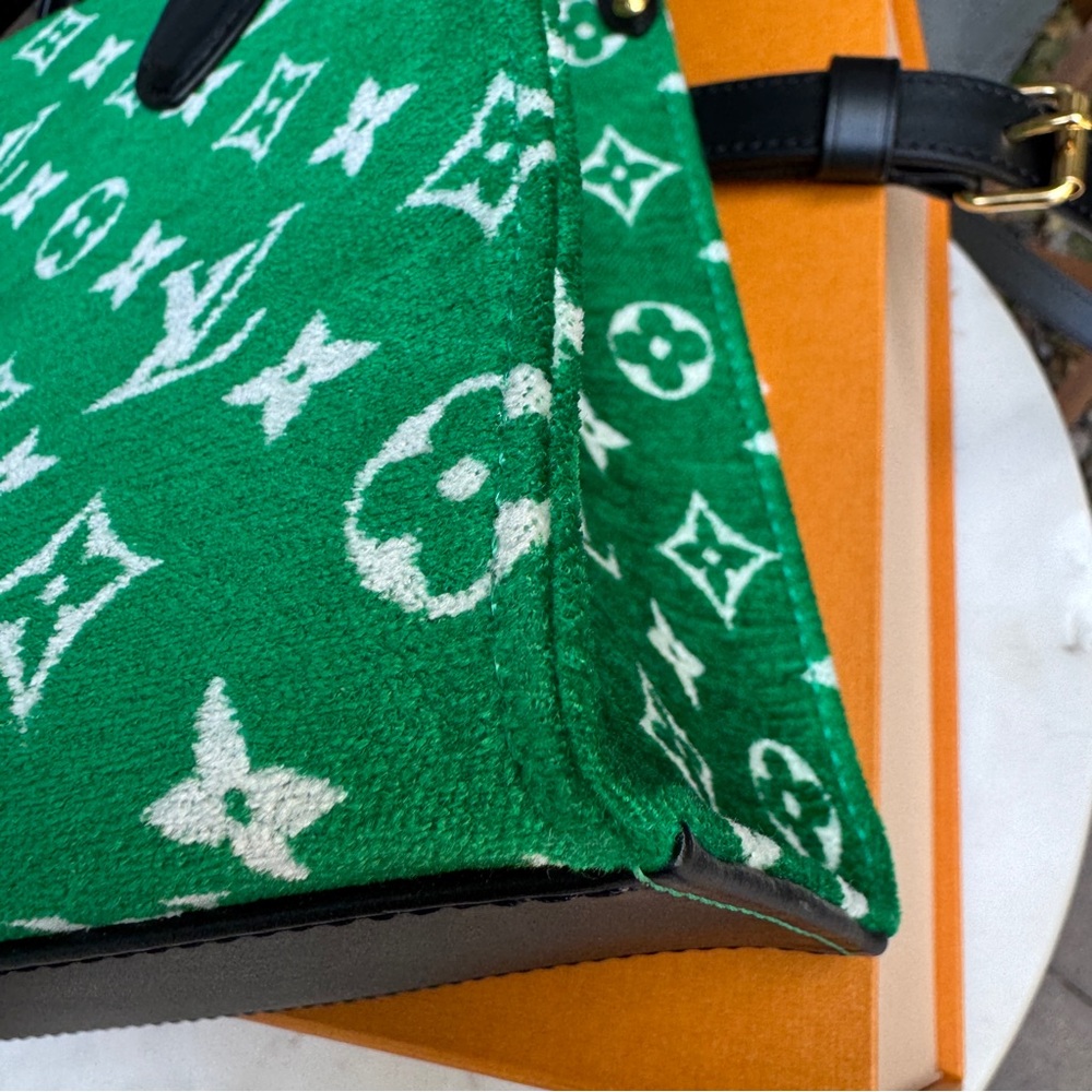 Louis Vuitton Monogram Velvet OnTheGo PM - Picture 13 of 16